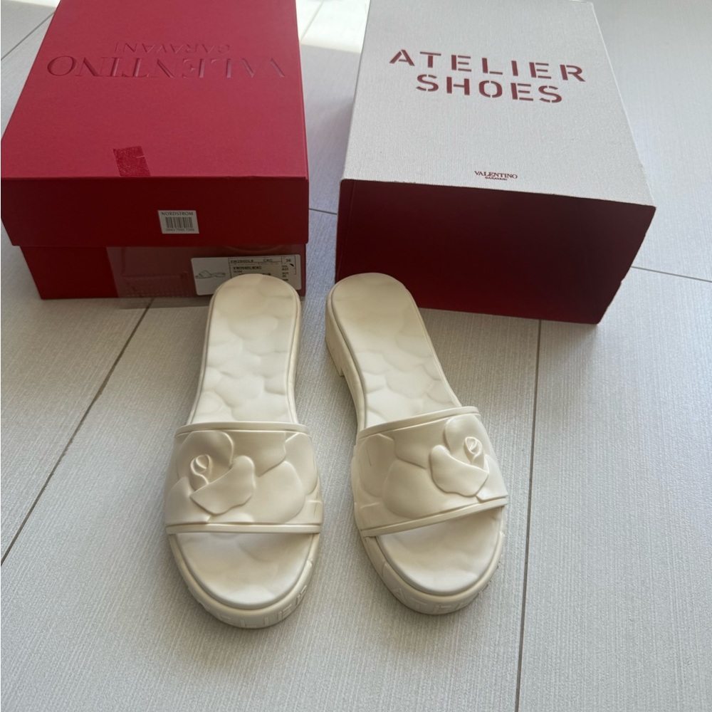 Valentino Allier Cream Women’s Floral Heeled Sandals with Textured Soles 36